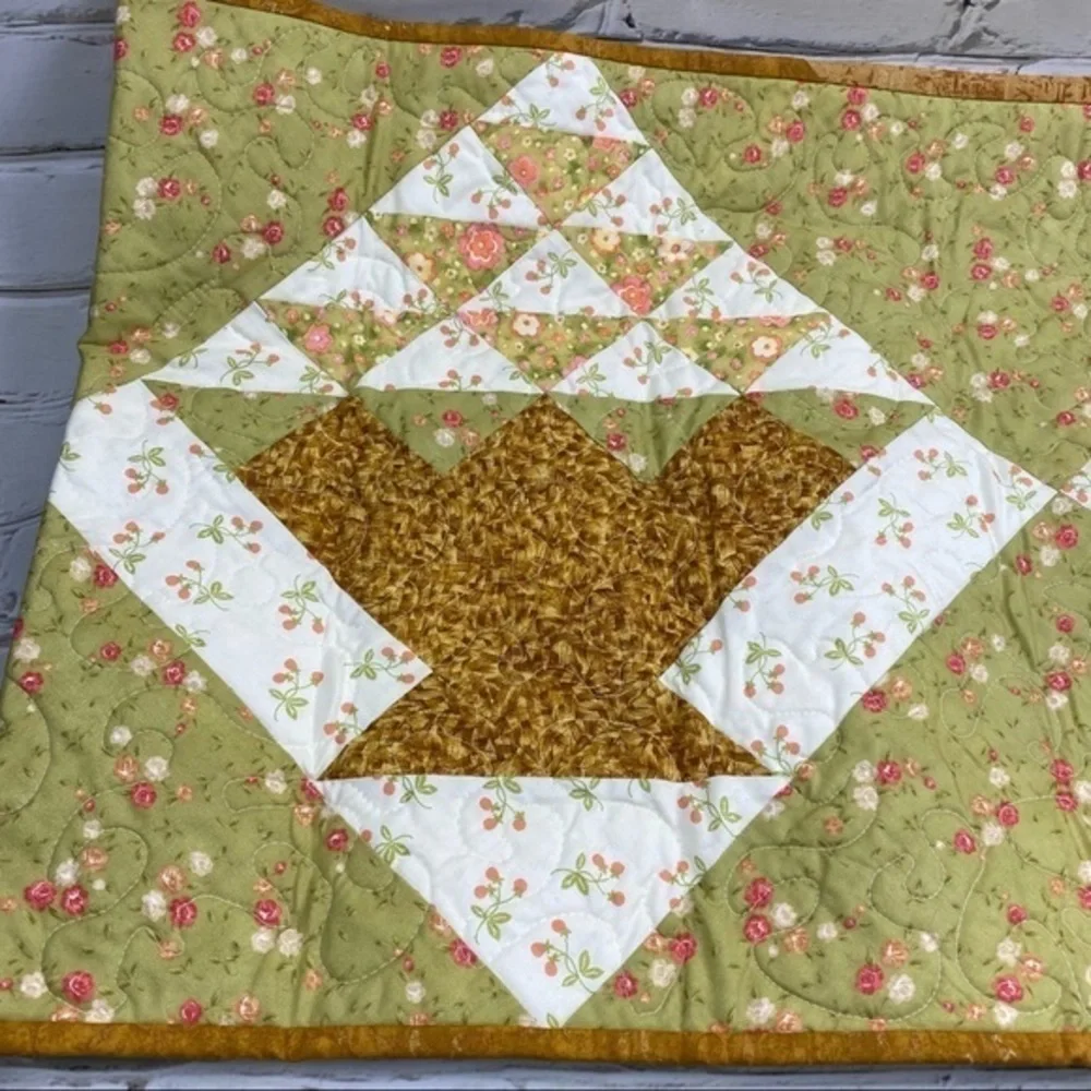 Quilted table runner - Picture 3 of 9